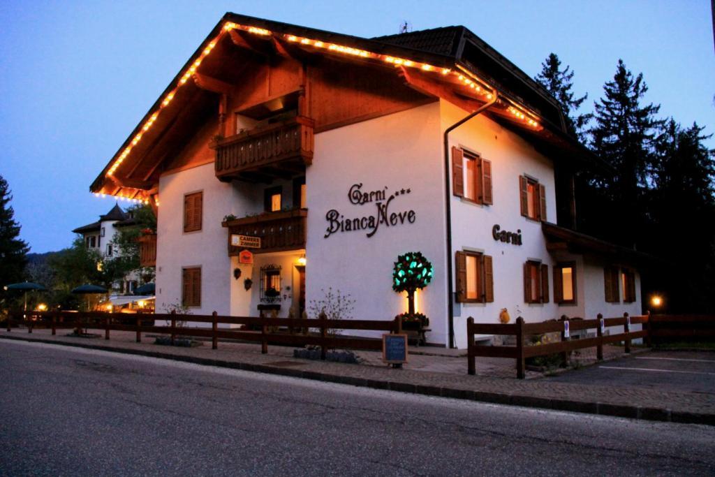Garni Biancaneve Ruffre-Mendola Bagian luar foto